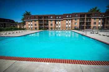 Oakton Park Apartments Pool 1